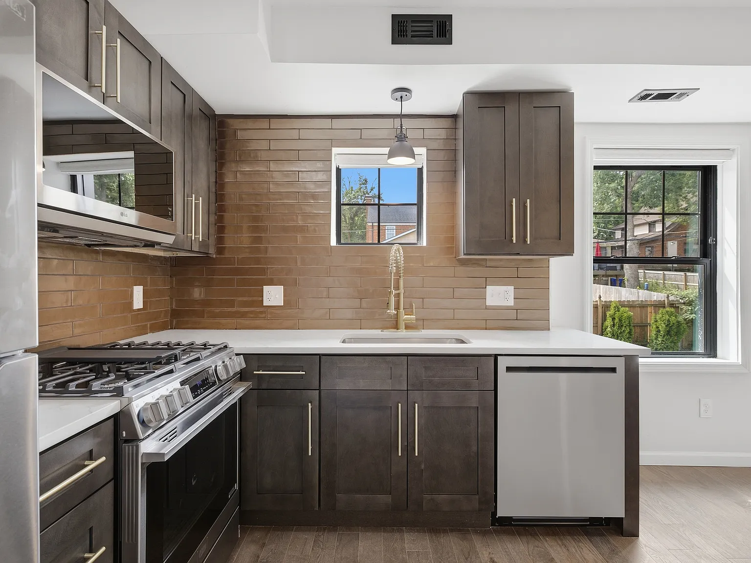 2 bed, 650 sqft, $1,975 — Photo 2