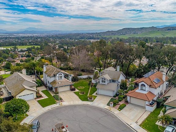 2nd image of 3243 Oakshire Ln