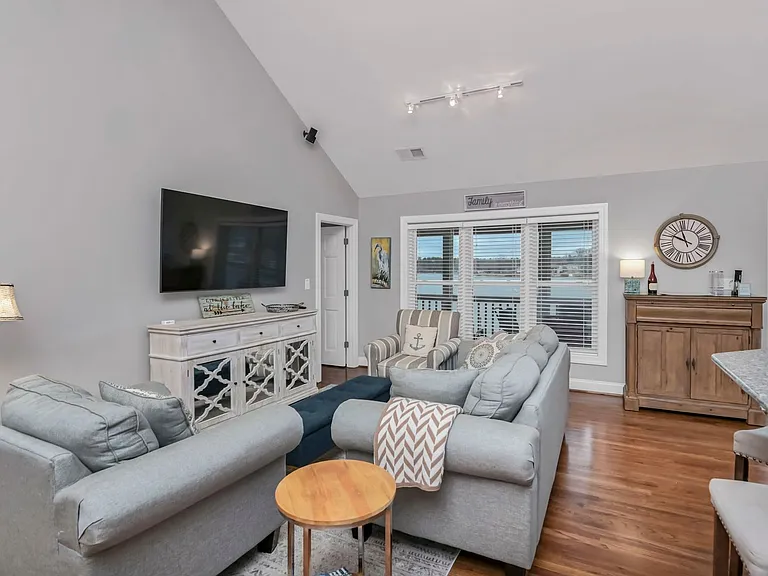 215 Mariners Pointe Rd — Photo 32