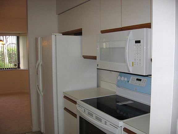 5th image of 9405 Chelsea Dr N