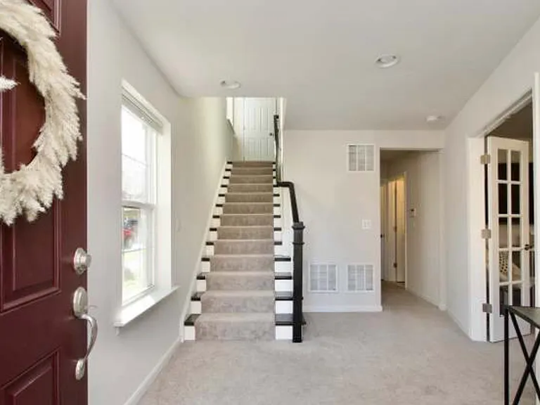7812 Crescent Park Dr — Photo 3
