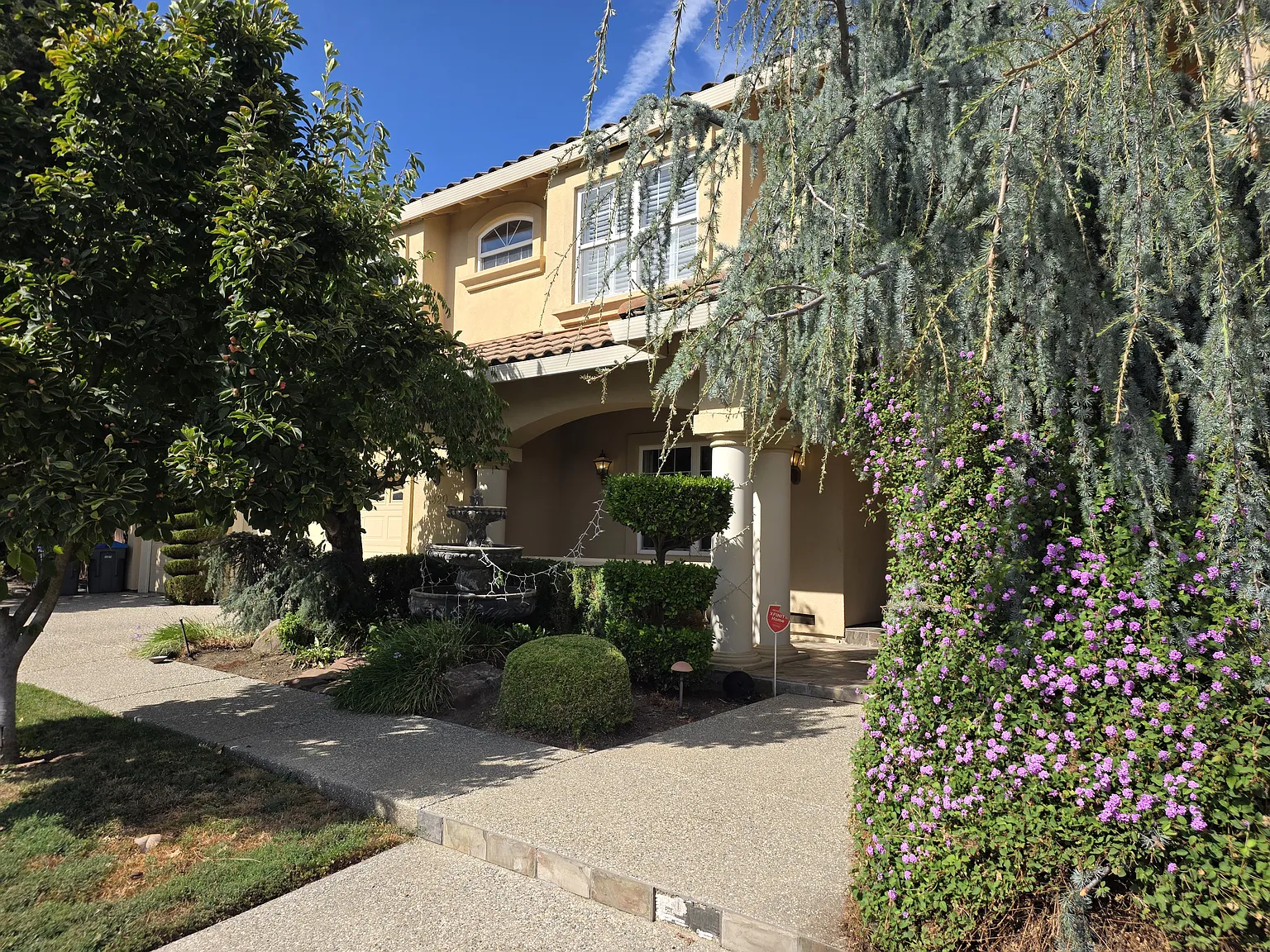 4 bed, 4700 sqft, $5,400 — Photo 1