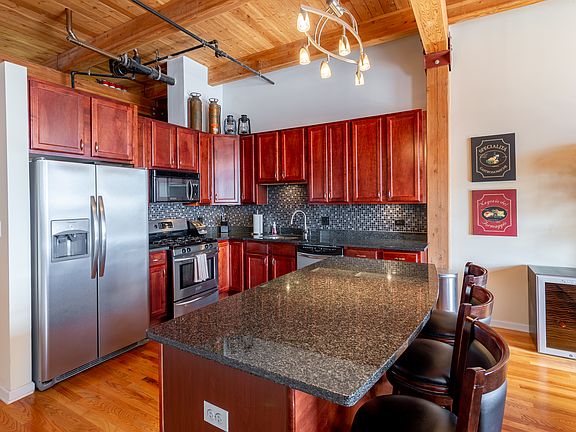 5th image of 2806 N Oakley Ave APT 304