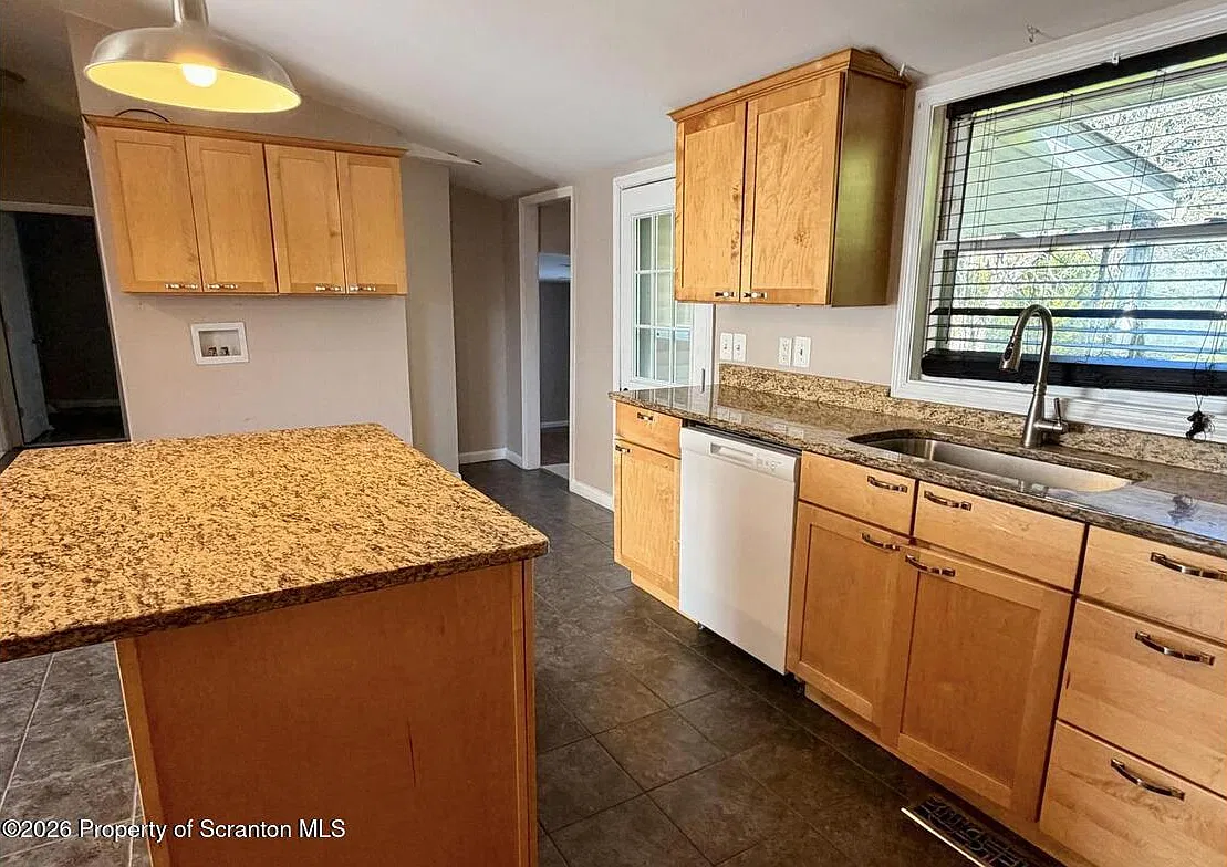 2 bed, 1.0 bath, 1173 sqft, $1,700 — Photo 4