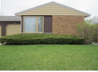 1192 Braeburn Dr, Elgin, IL 60123