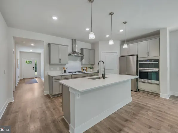 626 Long Meadow Dr, Fredericksburg, VA 22406