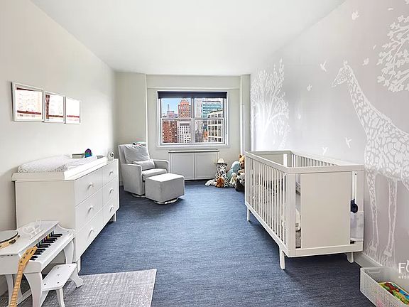 5th image of 70 E 10th St APT 19U