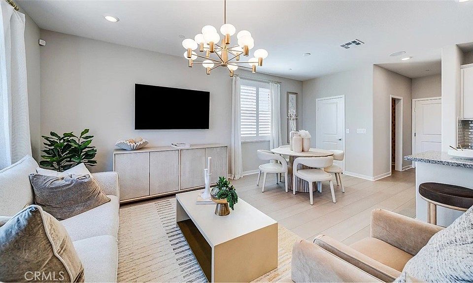 1st image of 2677 Cloudview Privado