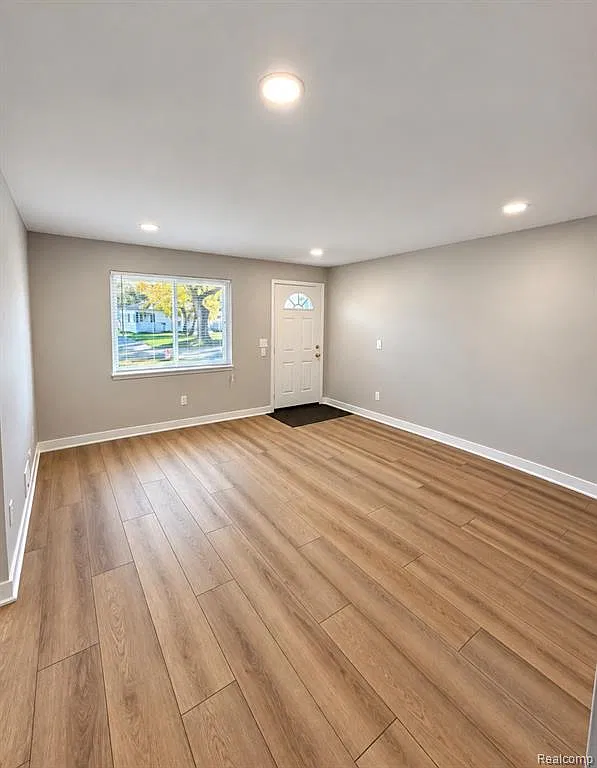 3 bed, 1.0 bath, 1014 sqft, $1,800 — Photo 4