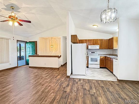 3rd image of 7720 Meadow View Cir