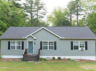 36 Fawn Ridge Dr, Hawley, PA 18428