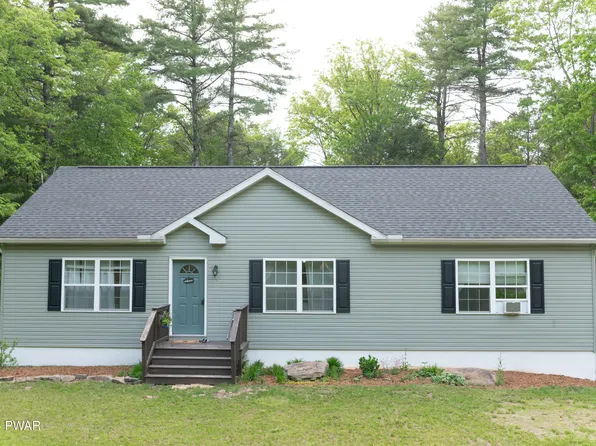 36 Fawn Ridge Dr, Hawley, PA 18428