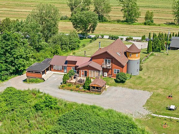4th image of 2139 Bronson Road