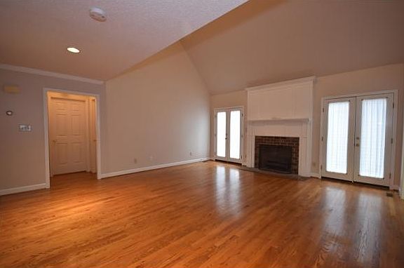 5th image of 90 Brookfield Ct