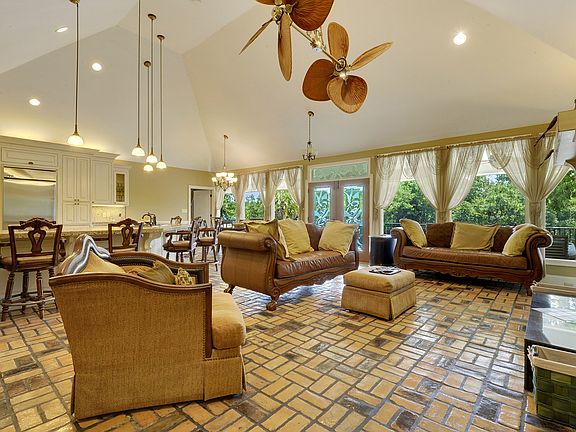 5th image of 10277 Riverroad Dr