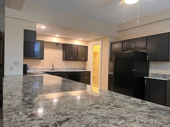 Kitchen w/brand new granite counter tops and appliances.