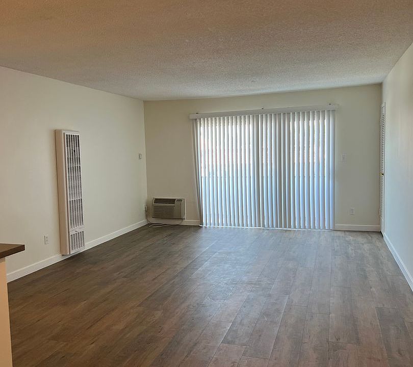 1st image of 18521 Prairie St APT 204