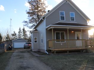 92 7th St, Clintonville, WI 54929