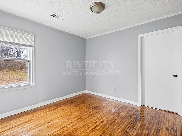 2185 Slocum Ave — Photo 11