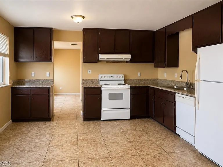 4080 Studio St — Photo 4