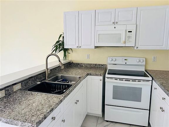 4th image of 1209 NW 27th Ave