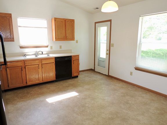 4th image of 122 Kensal Ct