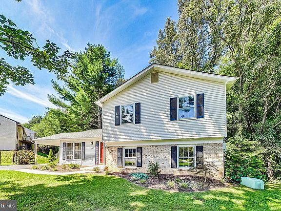 3rd image of 7774 Newington Woods Dr