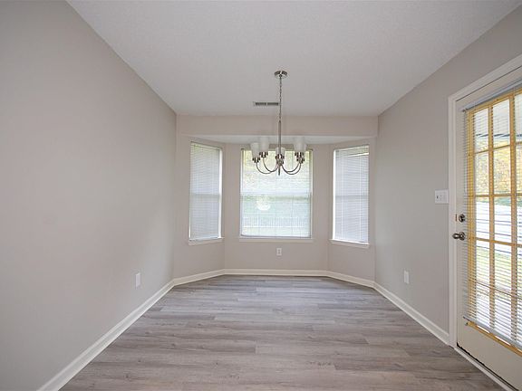 4th image of 412 River Bend Dr SW