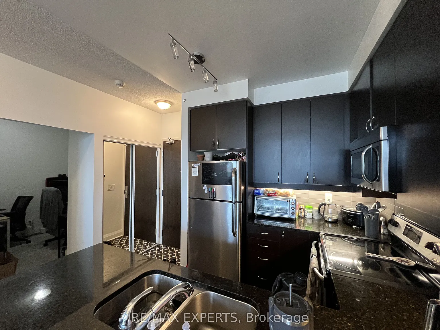 IQ Condos — Photo 4