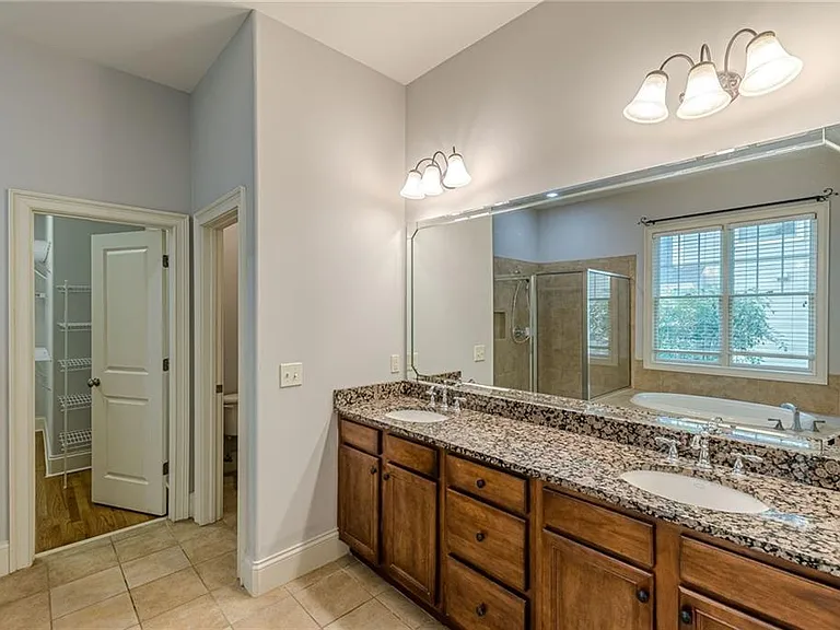 1645 Woodward Way — Photo 24