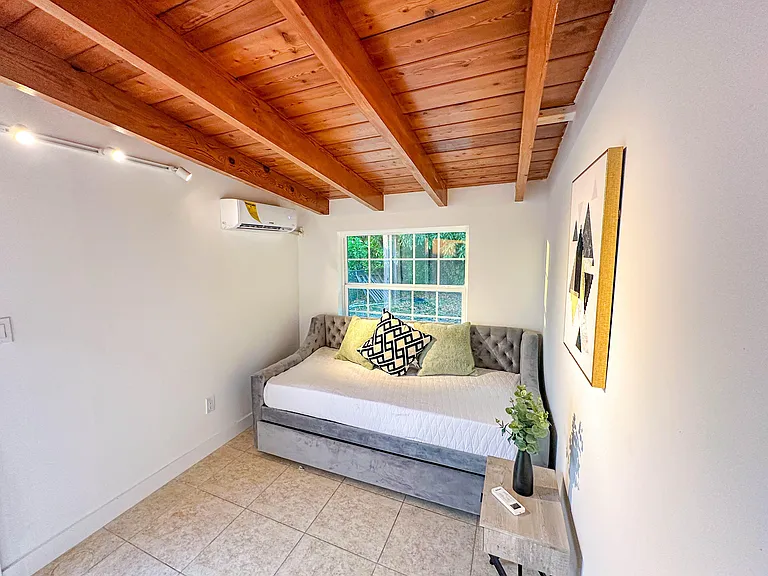 Greenbriar Dr — Photo 1