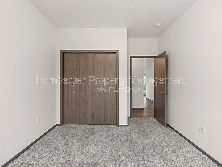 4th Ave Apartments — Photo 9