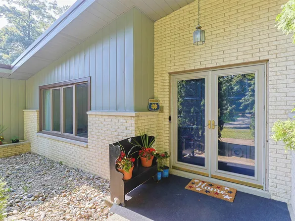 17305 Fergus Dr, South Bend, IN 46635
