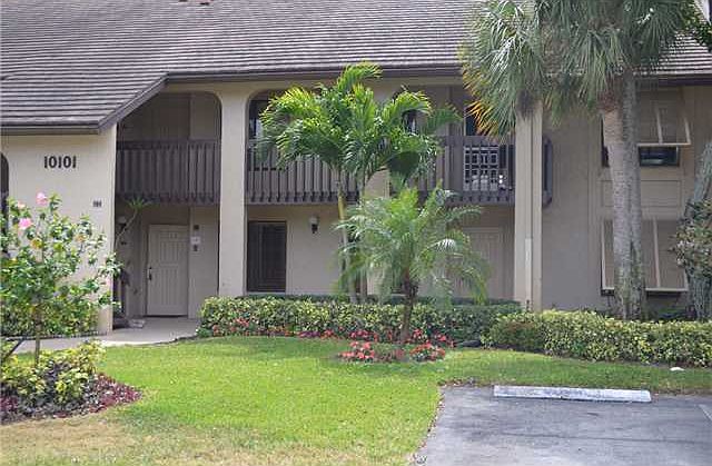 Home For Sale In Banyan Springs