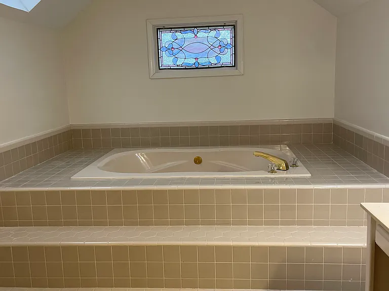 Jacuzzi tub