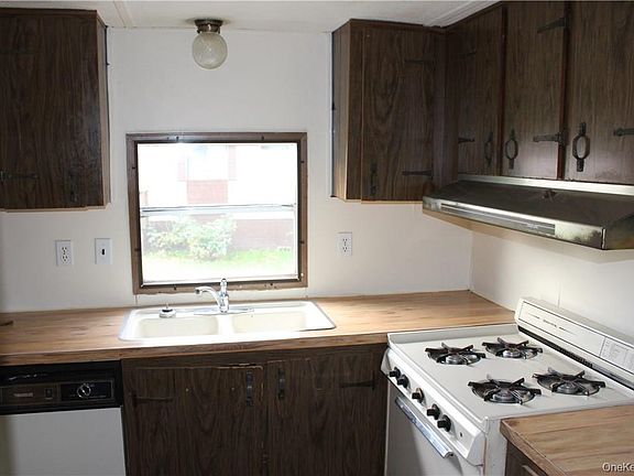 5th image of 16 Tanglewood Park Dr
