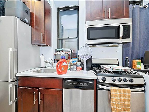 5th image of 236 E 33rd St APT A