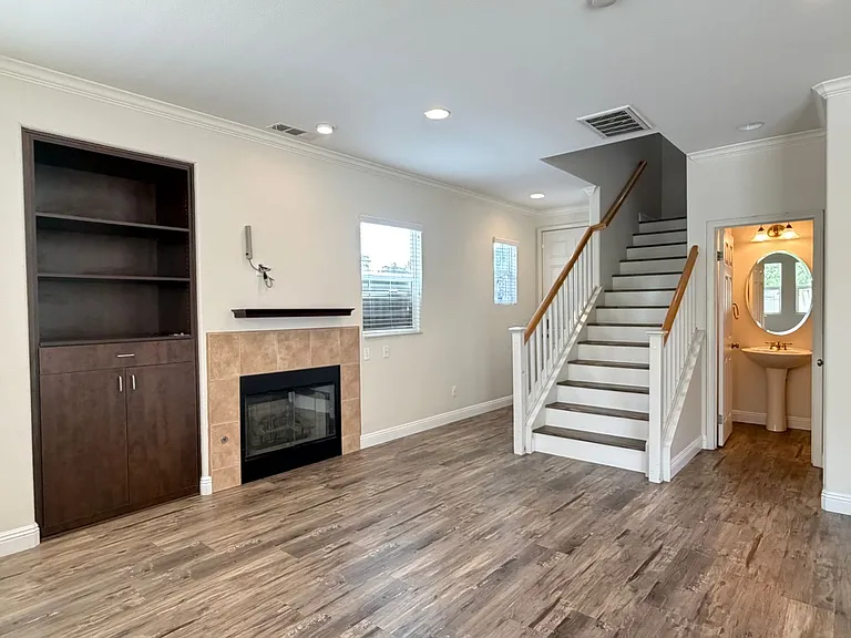 5798 Mapleview Dr — Photo 11