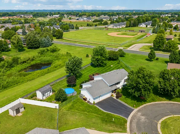 600 Pioneer Cir, Belle Plaine, MN 56011