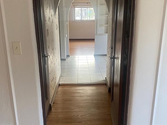 5th image of 4248 Langley Ave APT 2