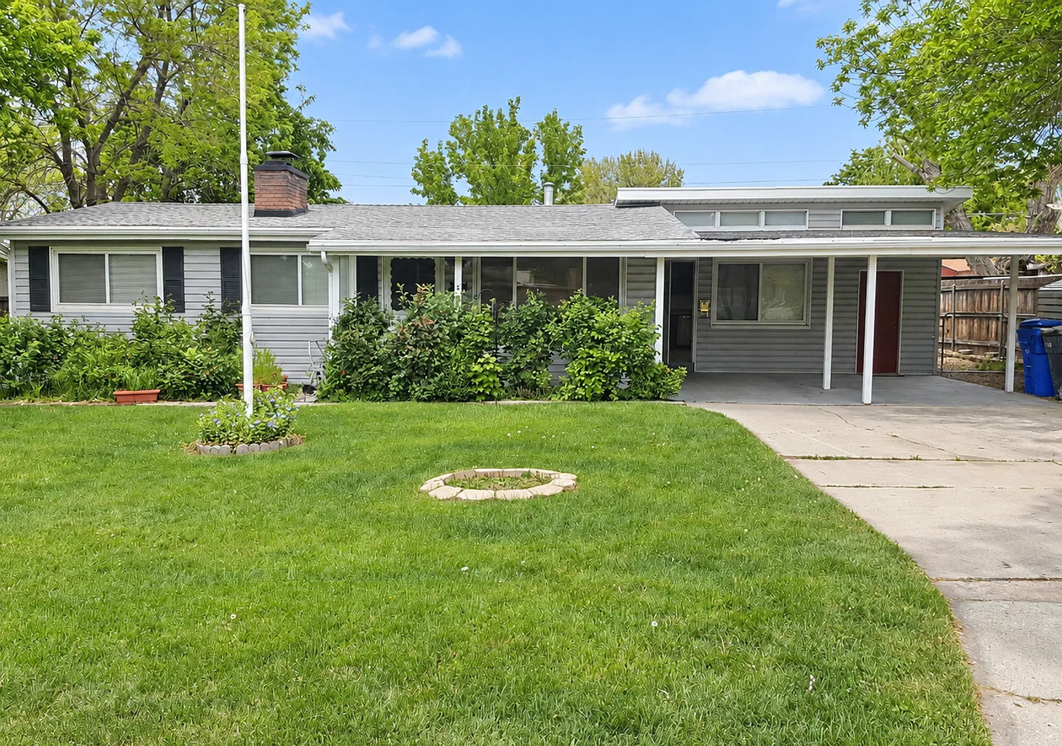 *FREE Oct Rent* 3-Bedroom Rambler in Bountiful with 2-Car Carport — Photo 2