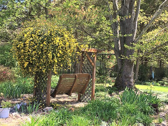 5th image of 20 Fox Run Ln