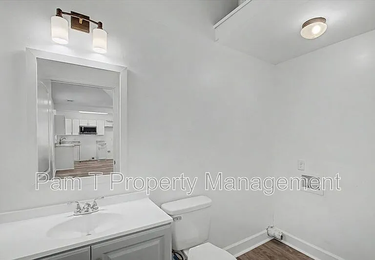 1200 E 37th St — Photo 10