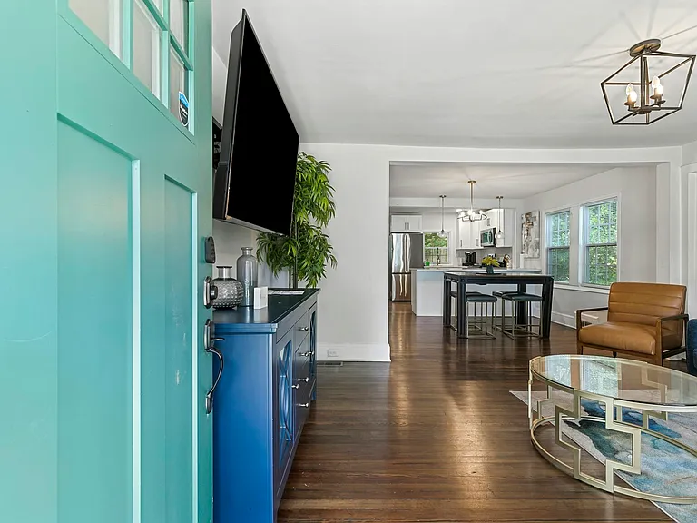 1472 North Ave NW — Photo 3