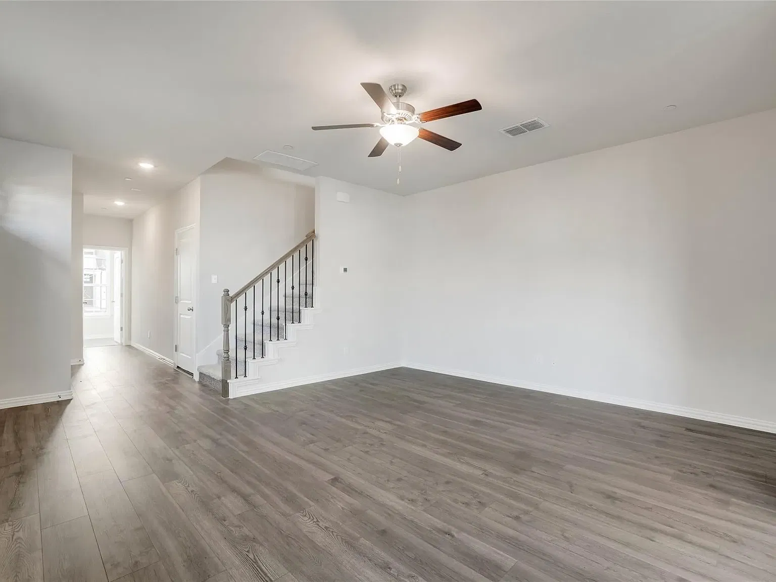 4 bed, 2097 sqft, $2,800 — Photo 3