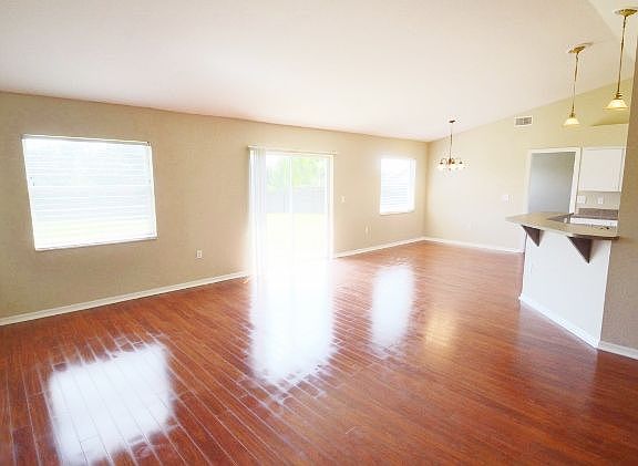 3rd image of 6422 Oakpoint Dr