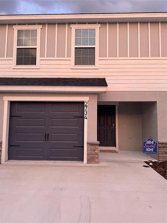 3 bed, 2.5 bath, 1753 sqft, $2,300 — Photo 1