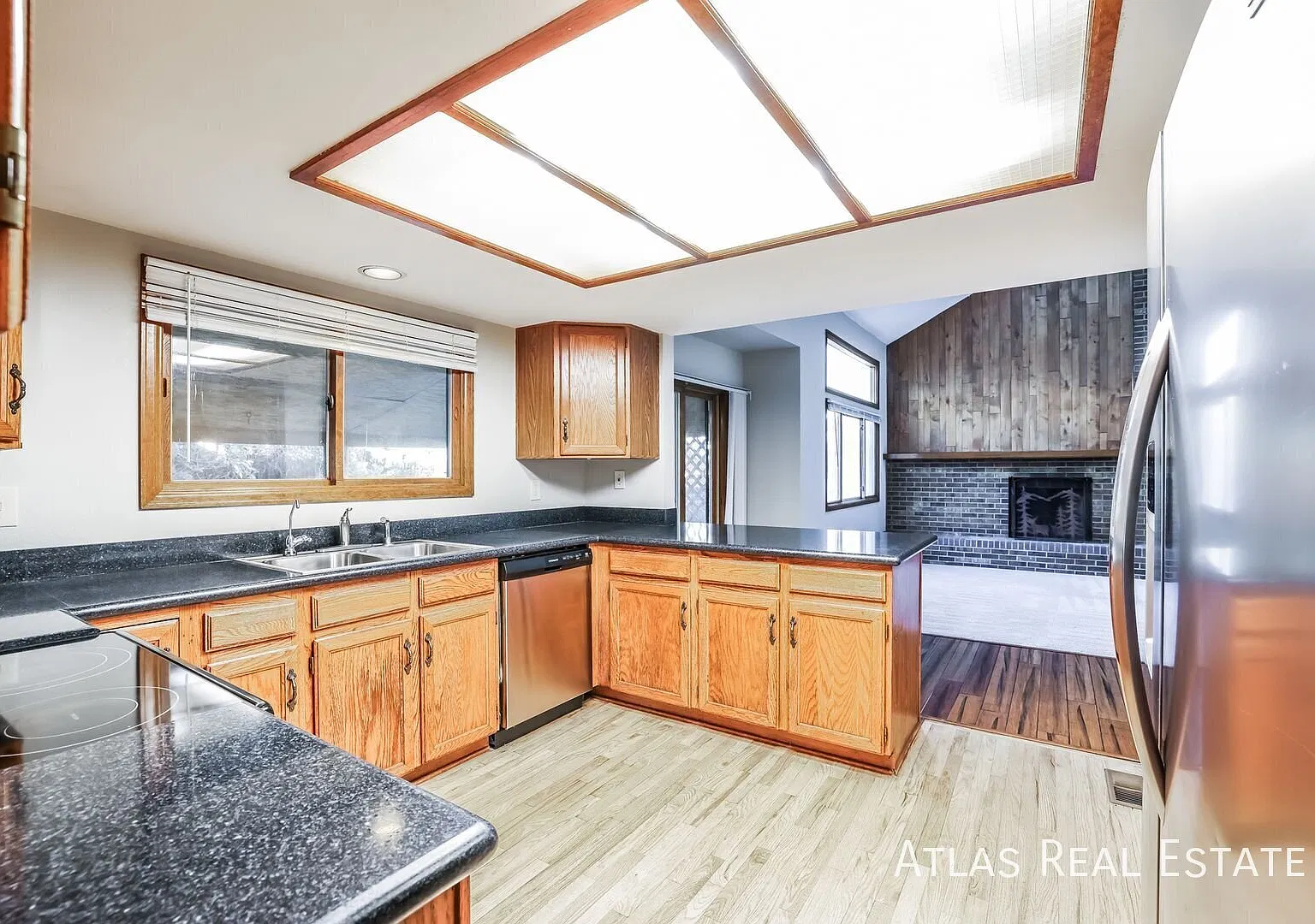 2 Weeks Free Rent & Free 55" Tv If Moved In By 10/15! Spacious 3bd/3ba House With Fenced Yard & C... — Photo 3