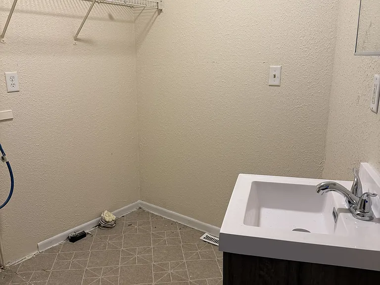 458 S Float Ave — Photo 11