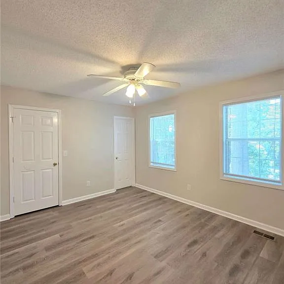 232 Hampton Dr — Photo 16